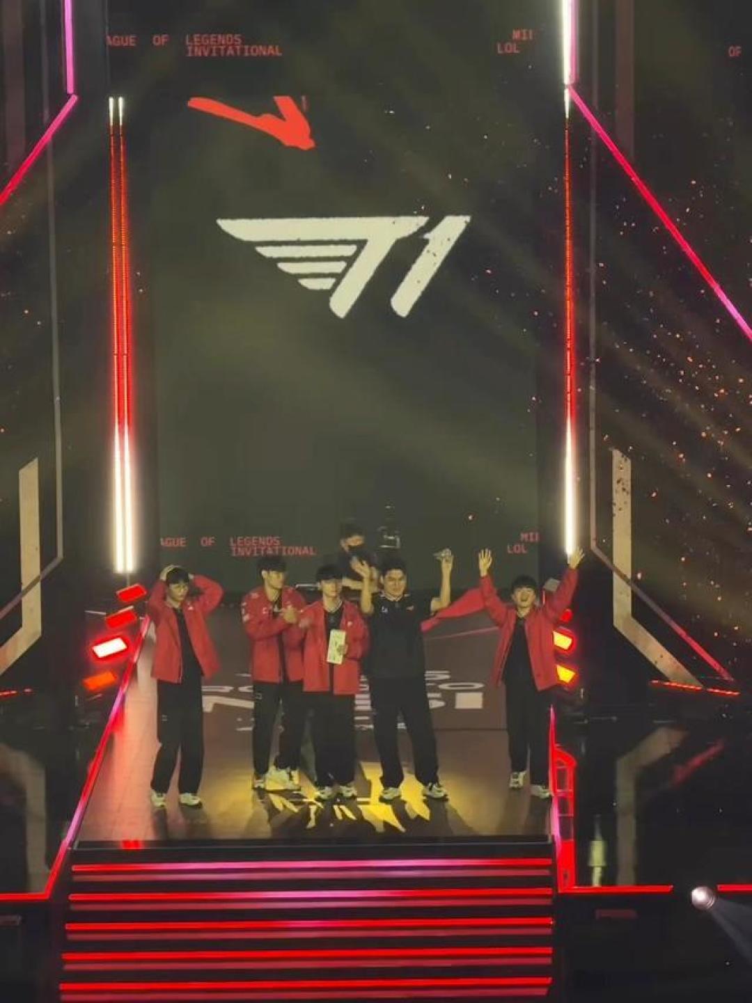 包含SHR翻盘GEN，Faker拿下关键大龙宿敌对决2025世界赛，锁定晋级资格的词条