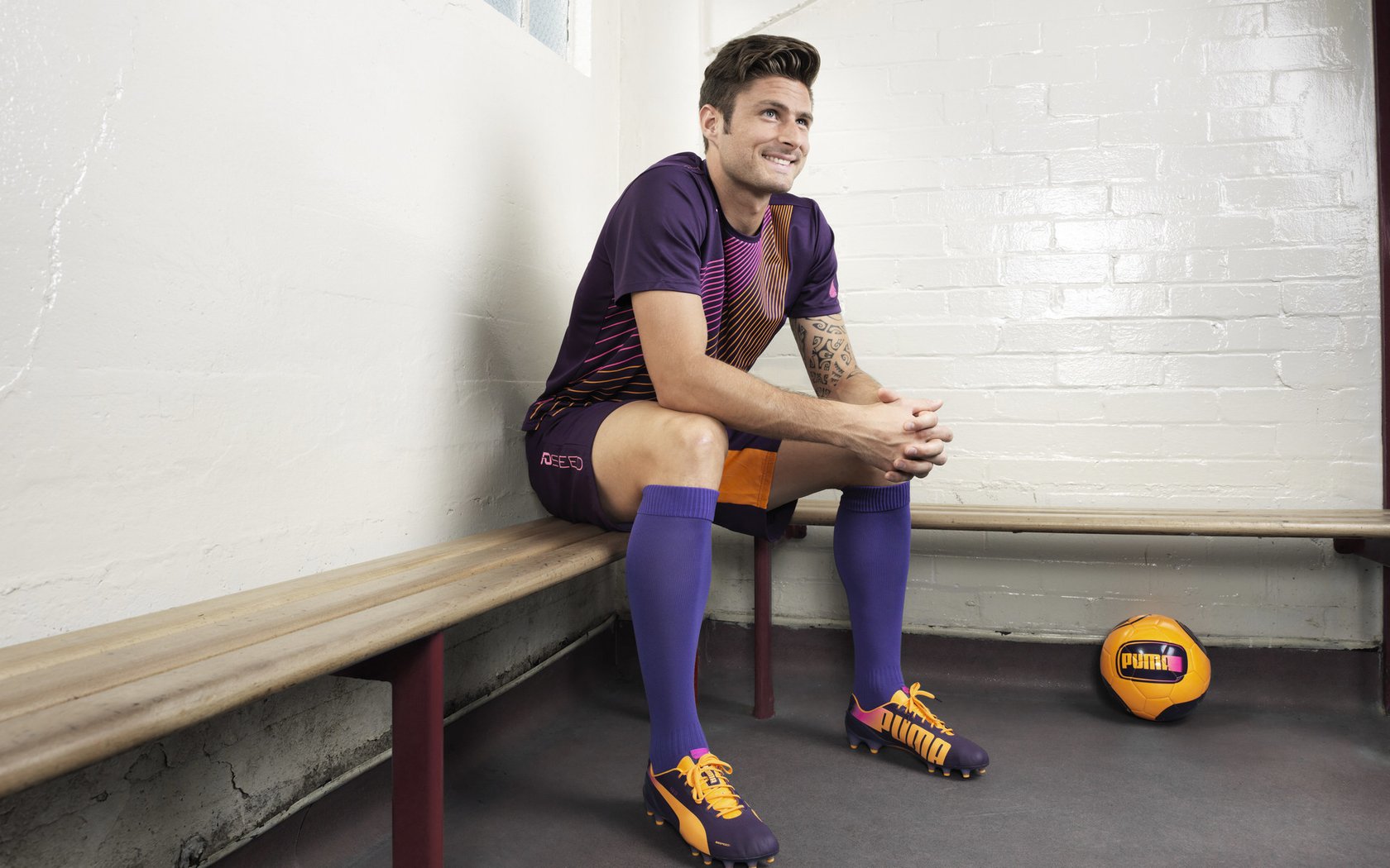 开云体育app-加维存在感拉满，芬兰对阵喀麦隆，一场被错位定义的足球之夜