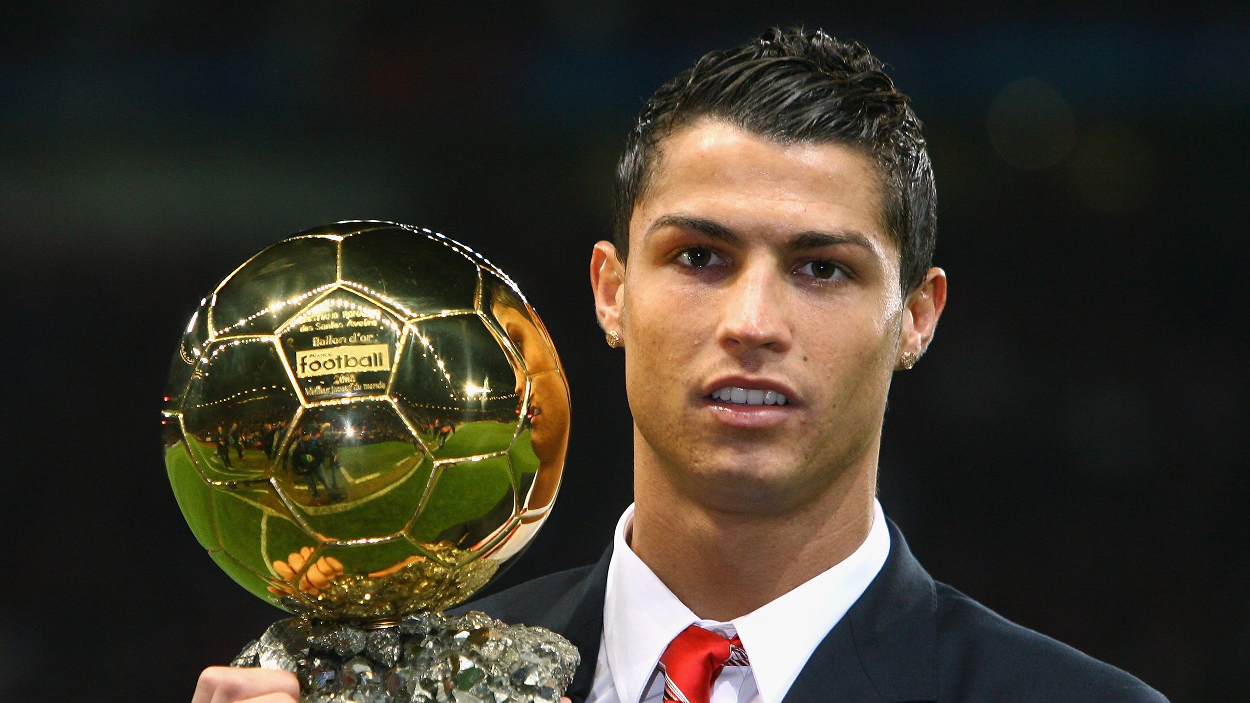 荷兰掀翻那不勒斯，楚阿梅尼刷新纪录，一场颠覆与重生的足球之夜