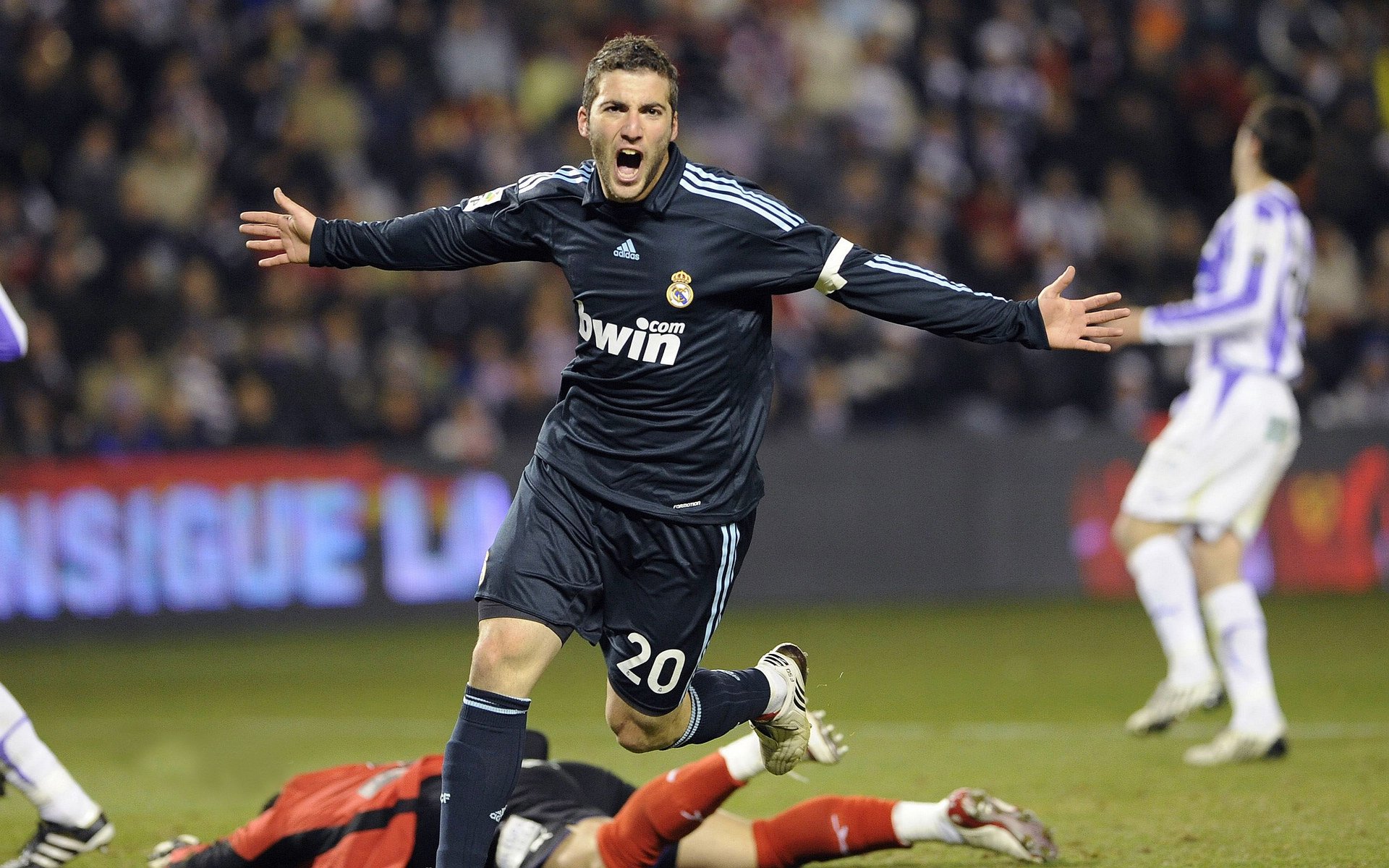 北欧风暴与东方羽翼，丹麦绝杀日本，黄鸭组合惊艳世界